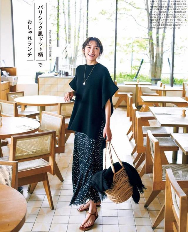 成熟的女性夏天可以多选择黑色上衣来穿显瘦沉稳还优雅(图3)