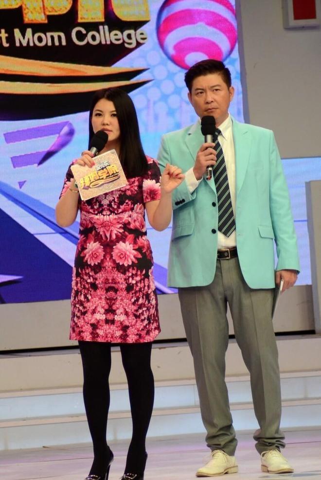 李湘瘦的时候太美了穿着亮橘色的裙子也不显俗加上印花很高贵(图7)