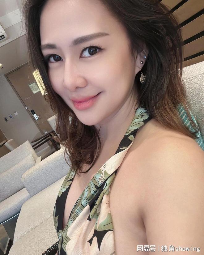 太有范儿了！印花连体衣完美展现成熟美丽气质(图6)