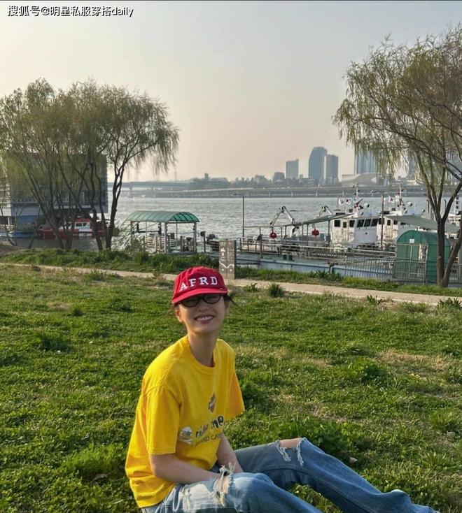 2024年流行印花T恤！看林志玲李孝利搭配才发现原来这么时髦！(图3)