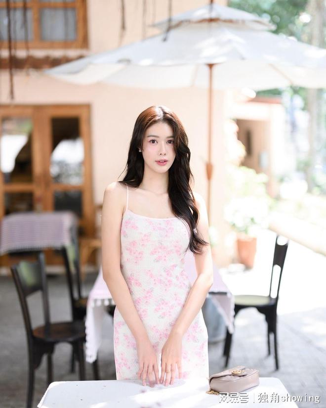 这条印花吊带连衣裙简直太美了清新自然美而不凡(图2)