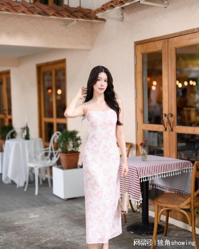 这条印花吊带连衣裙简直太美了清新自然美而不凡(图10)
