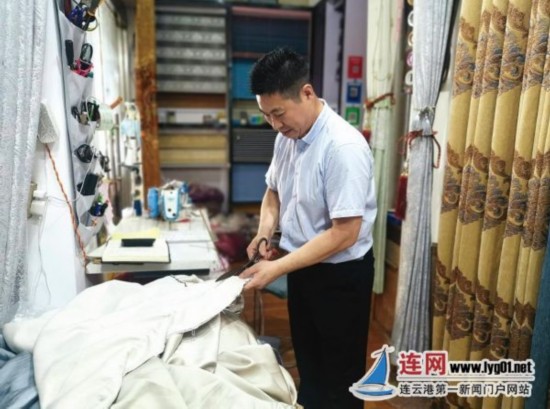 巧手飞针走线 须眉不输巾帼
