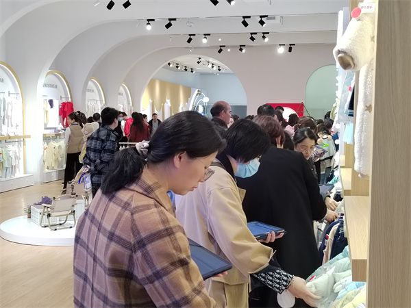 丽婴房2024秋冬订货会盛大启幕秘境寻踪主题引领时尚新风潮(图4)