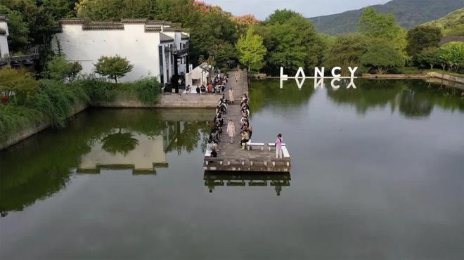 深秋里的第一件首饰选它！(图16)