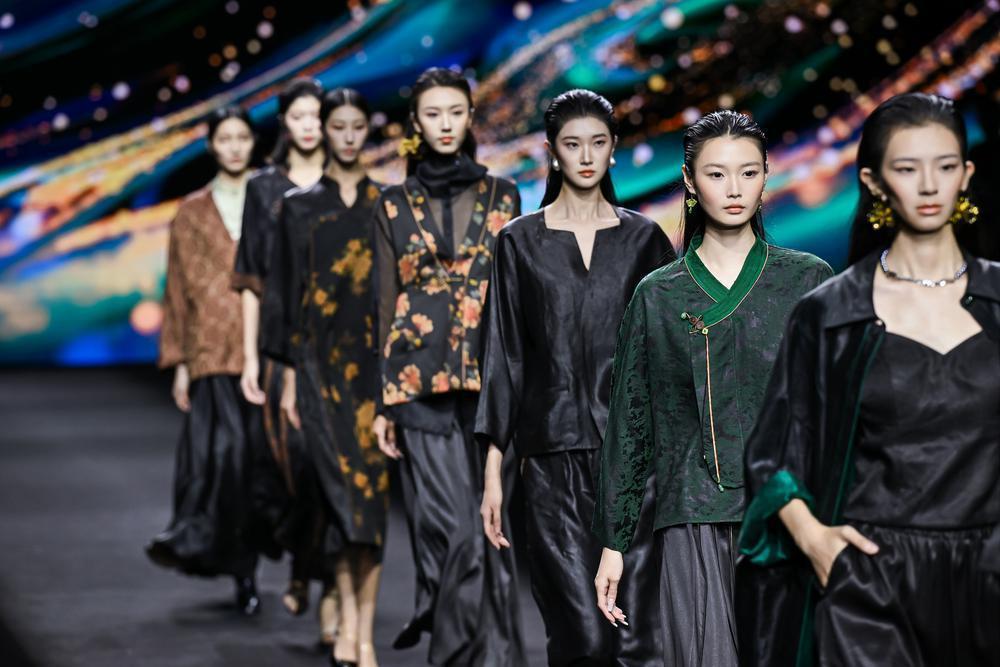 彰非遗大美共织岭南时尚新篇章(图9)