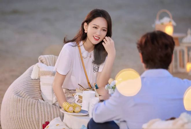 45岁陈乔恩比小9岁老公还显嫩穿短裙像小女生艾伦真会疼老婆(图2)