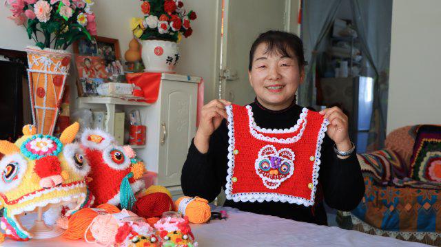 鹤庆非遗线编：一针一线钩织出“花花世界”