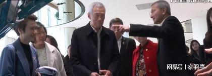 李显龙和夫人参观小米工厂！夫人何晶红大衣很惊艳雷军亲自接待(图3)