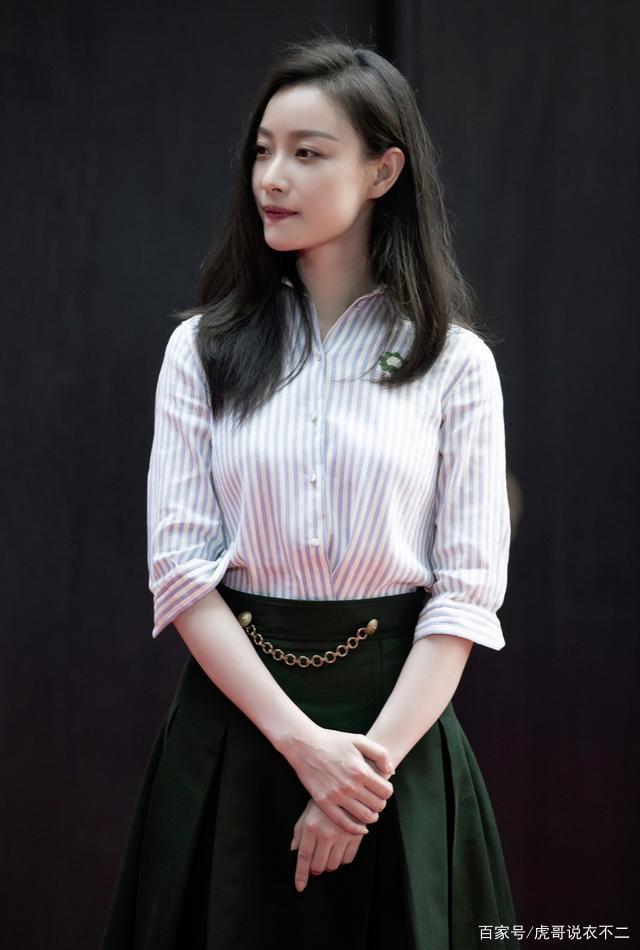 条纹元素也能显高的效果立体感十足更是可以给人带来精致气息！(图2)
