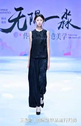 十余场创意时尚秀​掀起2024柯桥秋季国际纺博会时尚热潮！(图6)