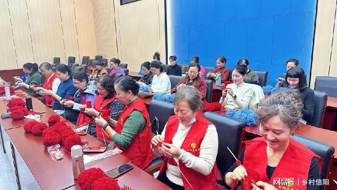 息县“织爱行动”：一针一线织温情 缕缕暖意润童心