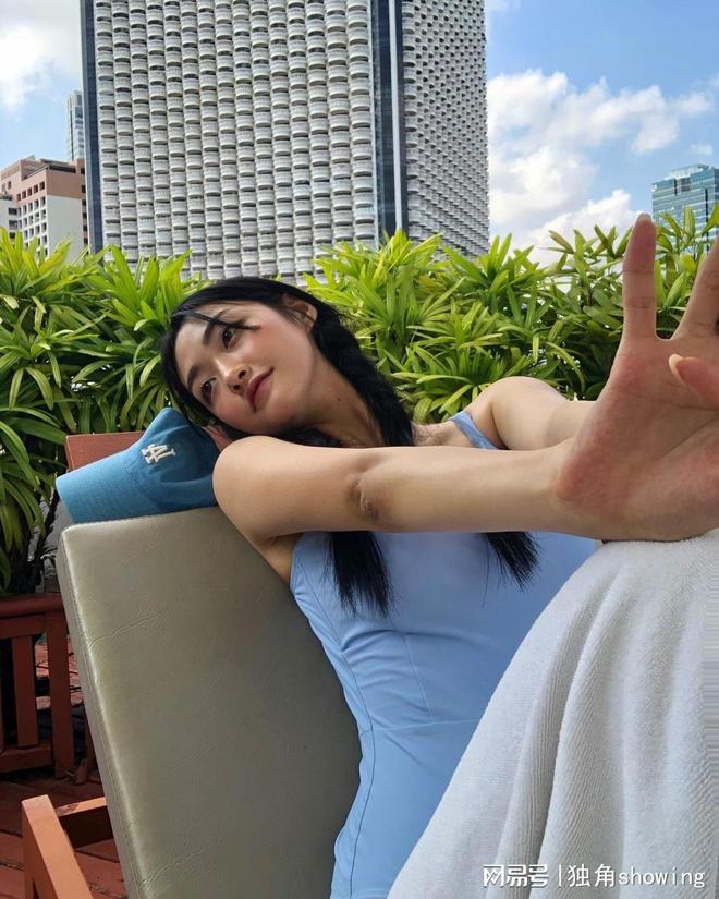 清新优雅的淡蓝复古泳衣让你尽显气质(图6)