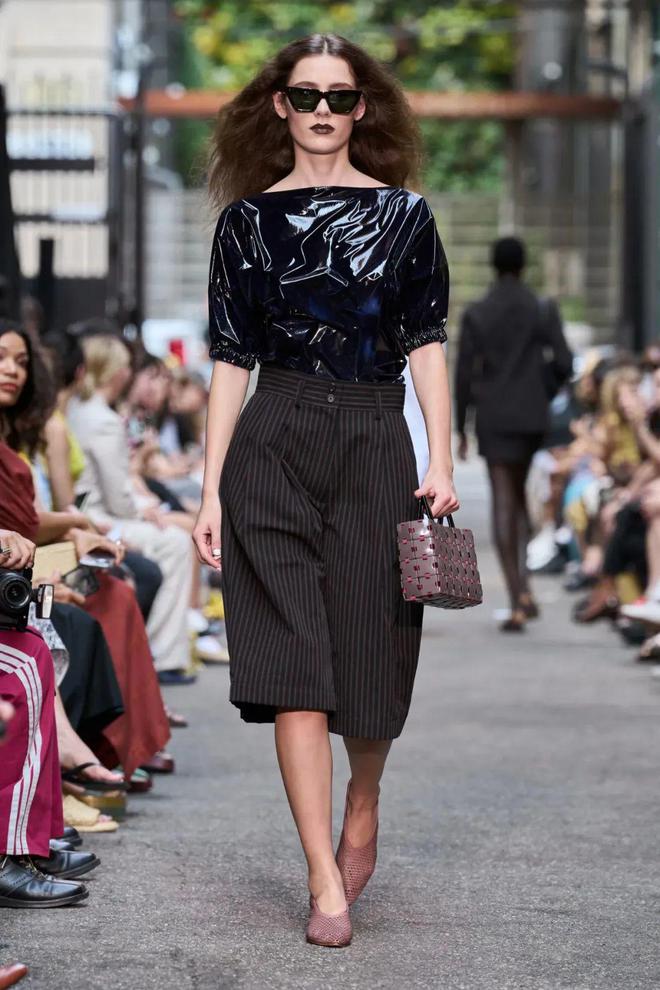 Rachel Comey 2024春夏系列柔和修身时尚短裤(图6)