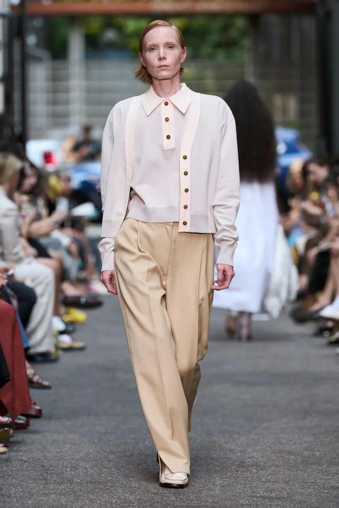 Rachel Comey 2024春夏系列柔和修身时尚短裤(图8)