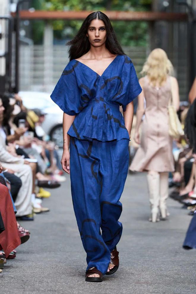 Rachel Comey 2024春夏系列柔和修身时尚短裤(图15)