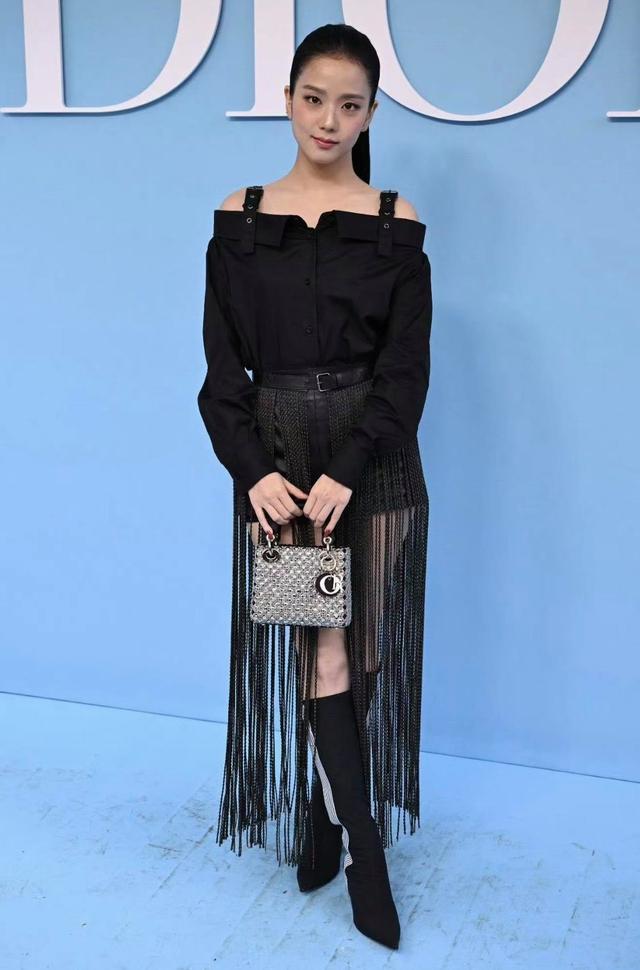 Dior2025春夏大秀女星璀璨集聚共现女性多元力量(图3)