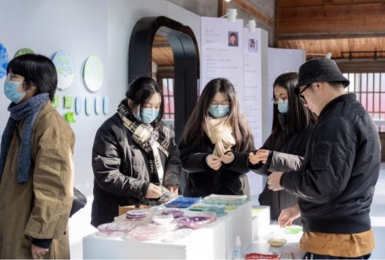 来濮院时尚古镇看“当代濮院”展览感受艺术DNA在跳动(图12)