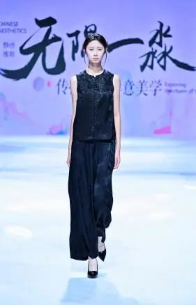 十余场主题发布 掀起纺博会时尚热潮！2024柯桥秋季国际纺博会创意时尚秀精彩绽放(图6)
