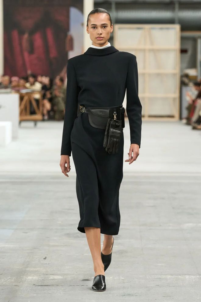 Tods 2024春夏系列腰包的搭配亮点(图4)