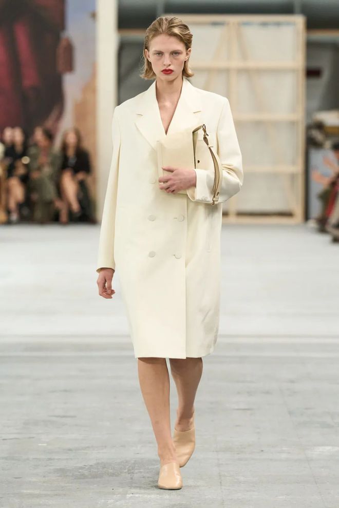 Tods 2024春夏系列腰包的搭配亮点(图6)
