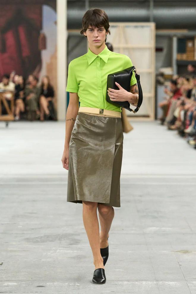 Tods 2024春夏系列腰包的搭配亮点(图25)