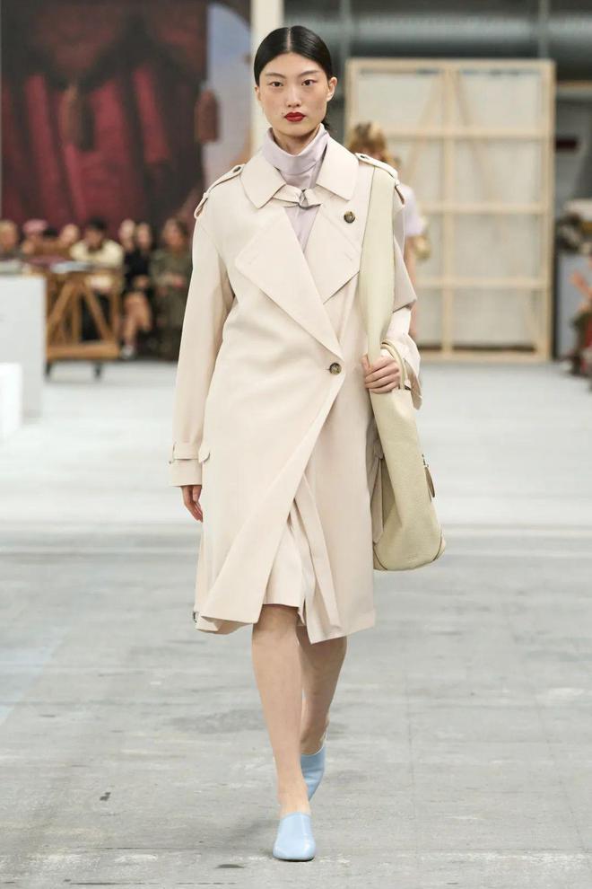 Tods 2024春夏系列腰包的搭配亮点(图21)