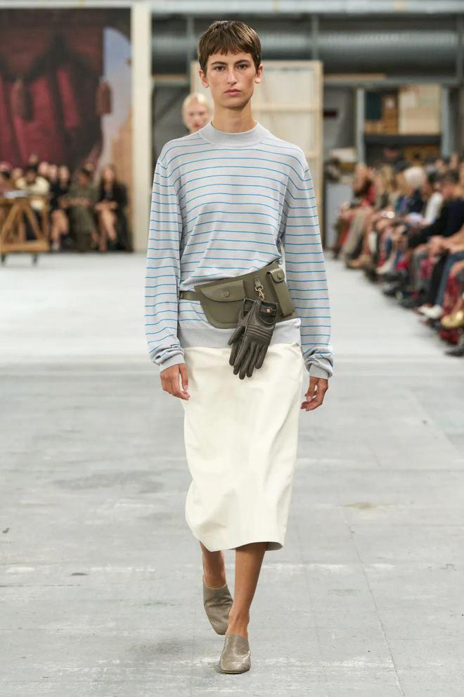 Tods 2024春夏系列腰包的搭配亮点(图34)