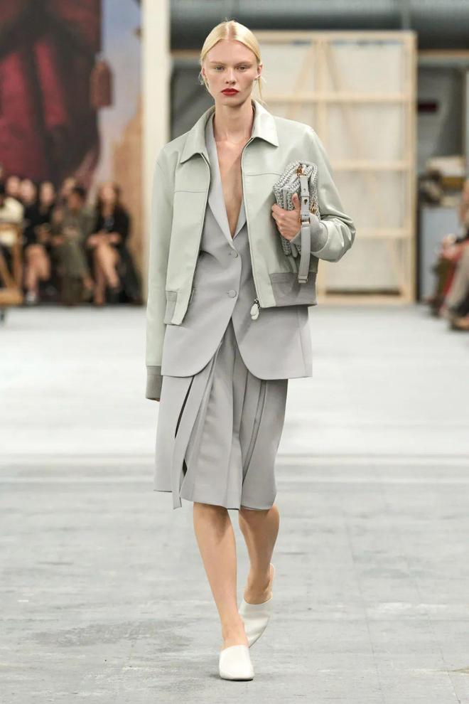 Tods 2024春夏系列腰包的搭配亮点(图35)