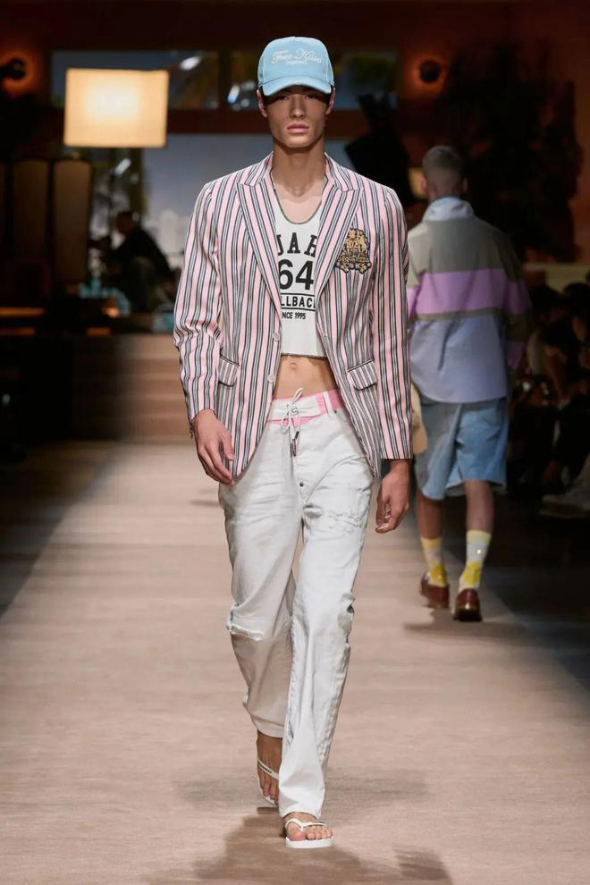 Dsquared2 2024春夏系列休闲款式中感受到了荷尔蒙(图2)