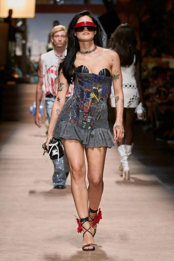 Dsquared2 2024春夏系列休闲款式中感受到了荷尔蒙(图14)