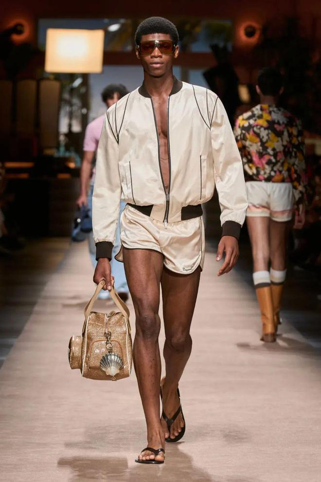 Dsquared2 2024春夏系列休闲款式中感受到了荷尔蒙(图22)