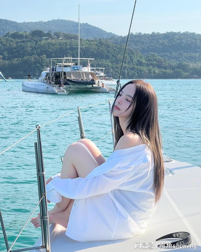你绝对想不到泳装加白衬衫竟如此惊艳！(图4)