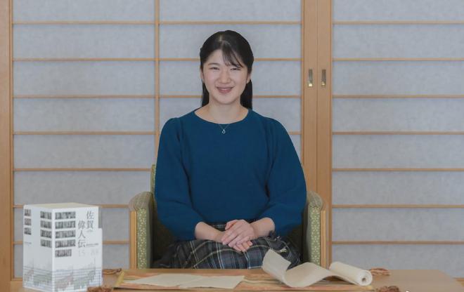 看23岁爱子公主的穿搭：才发现格纹裙和条纹西裤日常又百搭！(图2)