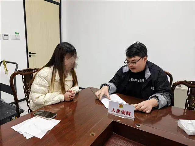 “熊孩子”烟花惹事引发“童”邻人讨论(图2)