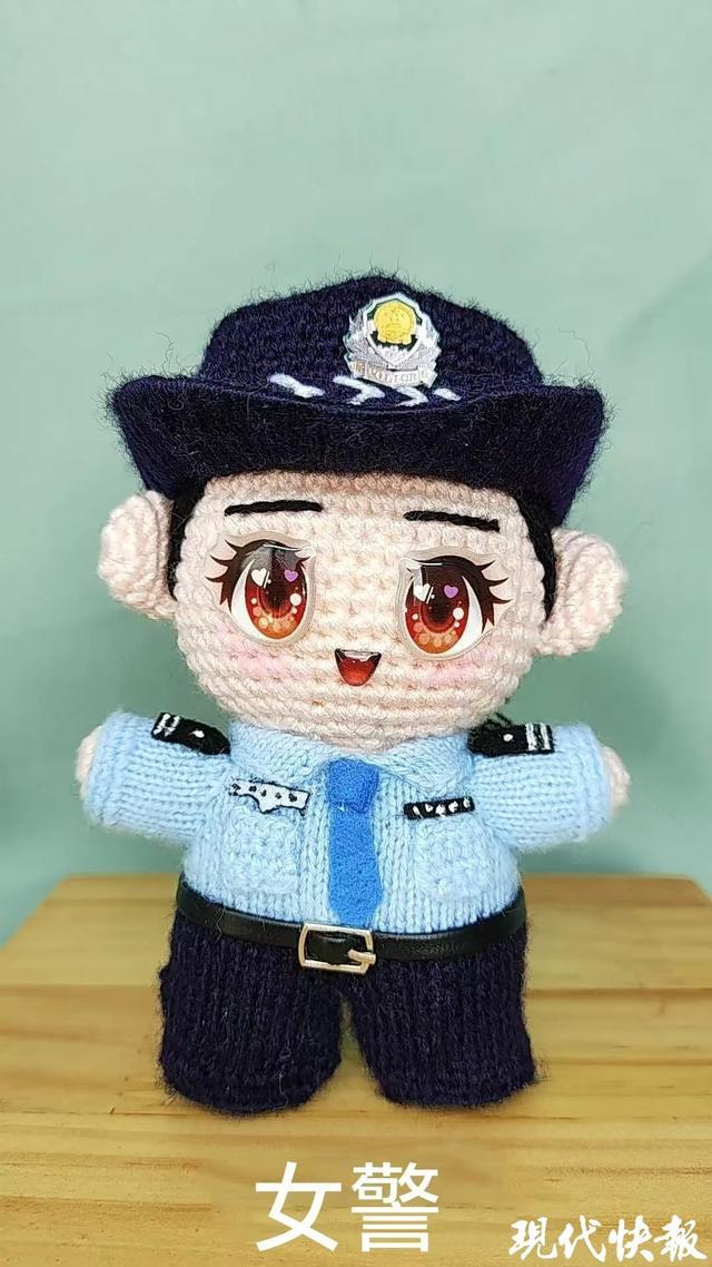 苏州“编织奶奶”又有新作警察玩偶萌动上线(图3)