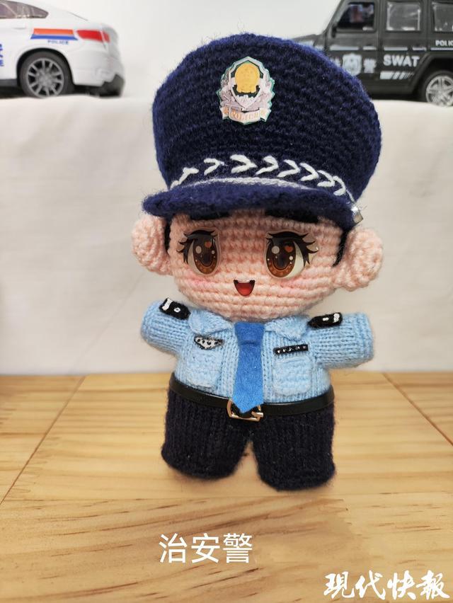 苏州“编织奶奶”又有新作警察玩偶萌动上线(图6)