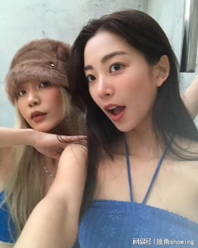 蓝色复古泳装大热清新甜美气质引爆眼球！(图6)