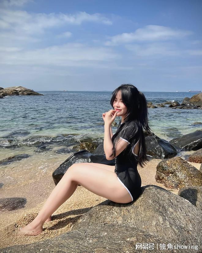 黑色复古泳衣火热流行海边温泉成时尚焦点(图3)