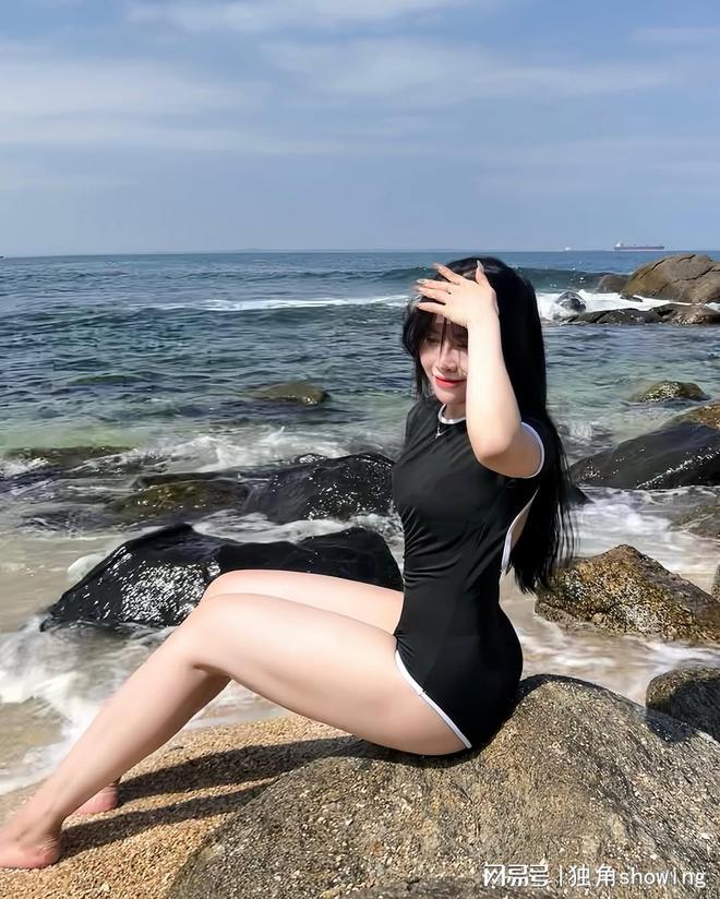 黑色复古泳衣火热流行海边温泉成时尚焦点(图4)