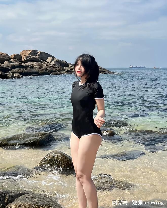 黑色复古泳衣火热流行海边温泉成时尚焦点(图6)
