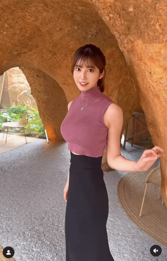 阿部夏树：泳池边的颜值天花板时尚穿搭尽显完美魅力(图5)