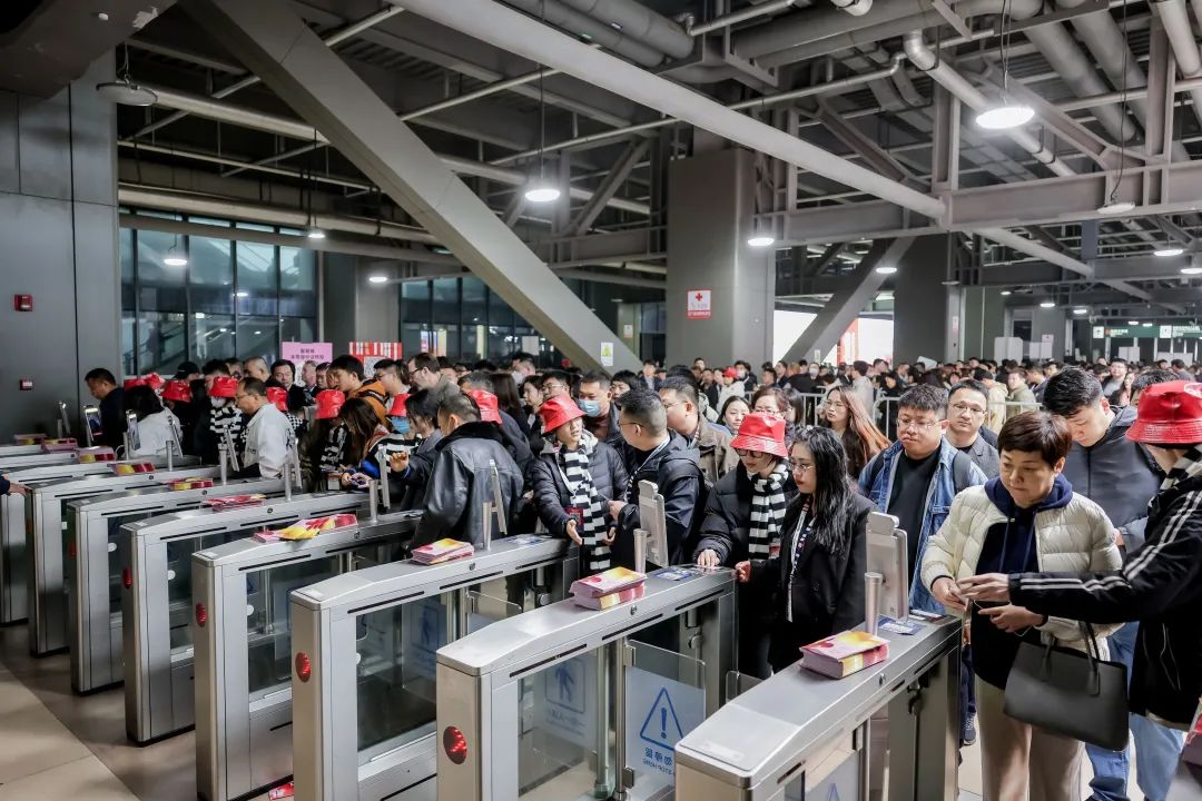 春与人宜好景同赏 2025 PH Value国际针织（春夏）博览会烂漫绽放