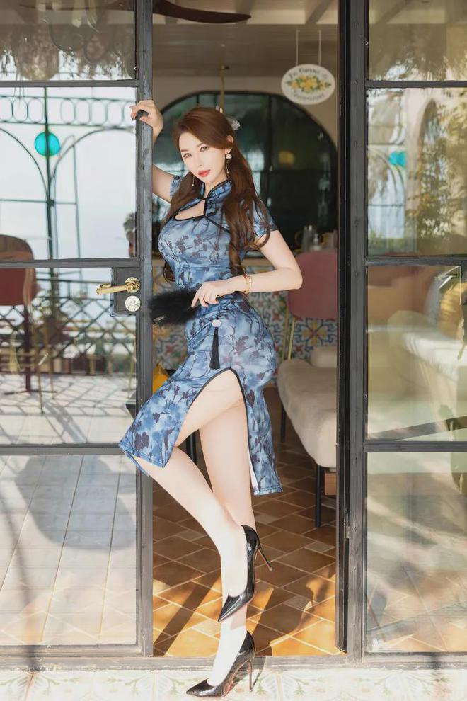妹子长相清新甜美太胸身材火辣性感太令人着迷了(图10)