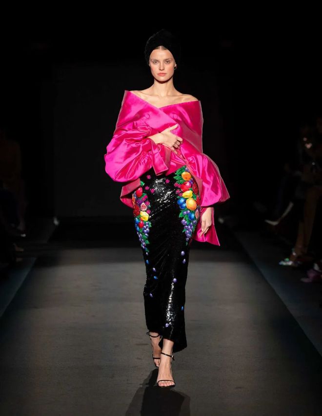 “茄子”、“肥皂泡泡”穿在身上？ Yanina Couture 2025春夏系列： 童年回忆与家、爱、美(图3)