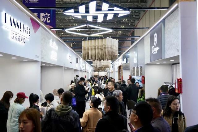 2025“毛博会”启幕传递濮院时尚风采(图2)