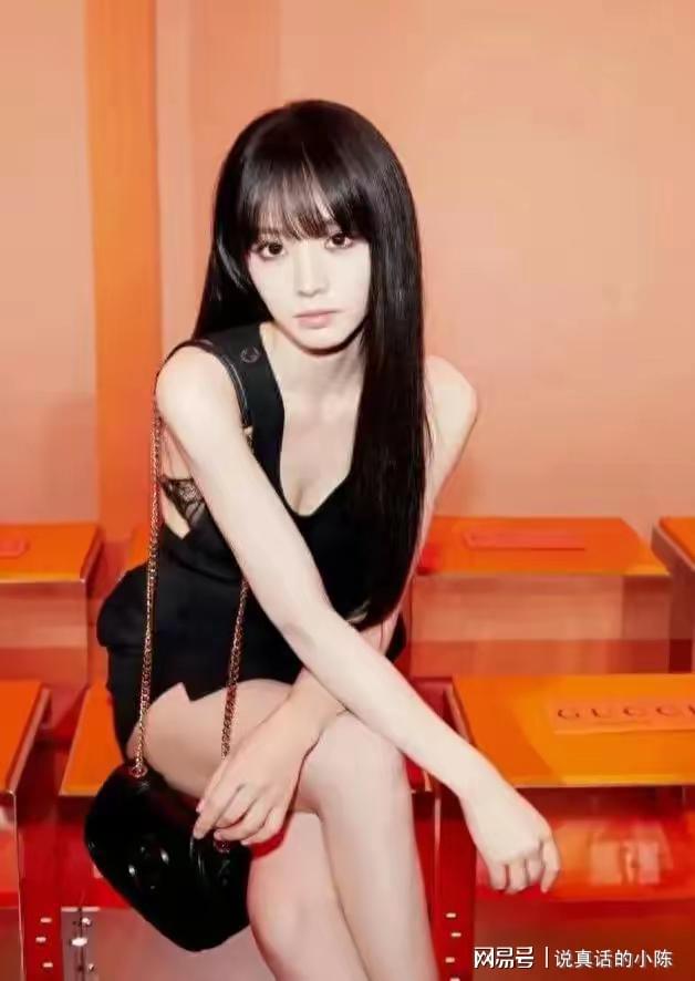 甜美天花板田曦薇海边泳装这身材比例真好网友：顶不住