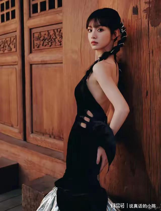 甜美天花板田曦薇海边泳装这身材比例真好网友：顶不住(图5)