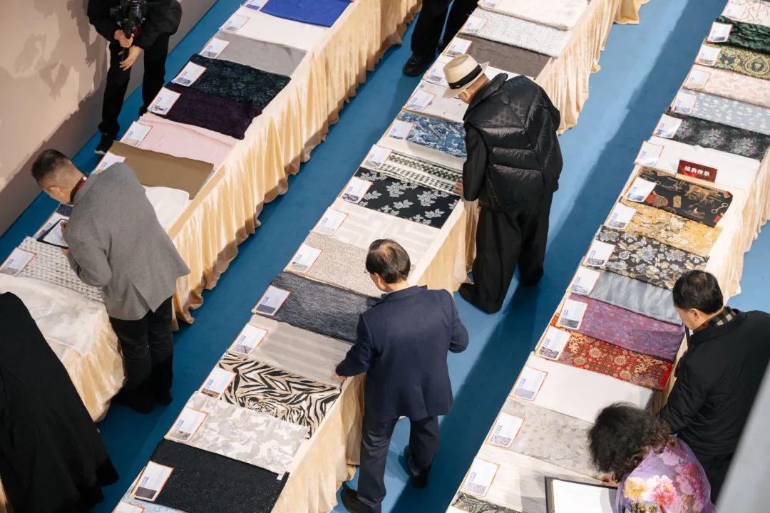 织锦为脉智造为翼！“锦韵潮城·许村杯”2025中国（海宁）时尚面料创新竞赛评审会成功举行(图3)