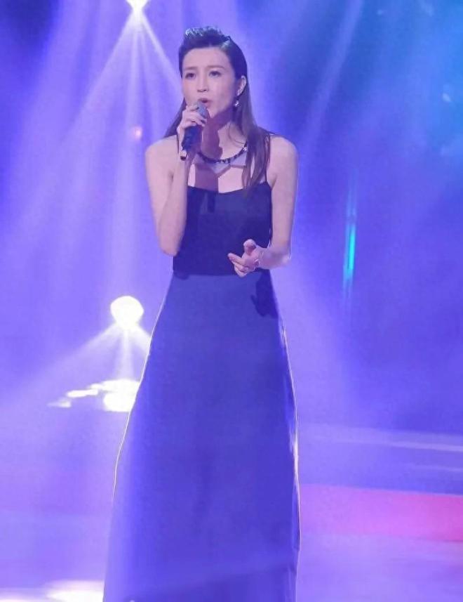 吴若希女儿正面照曝光！神复制妈妈美貌网友惊呼：基因太强大了